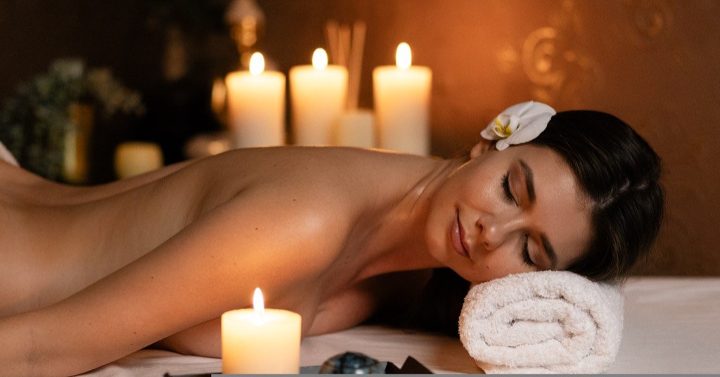 Relaxační thajská masáž při svíčkách
